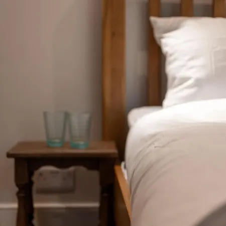 Chic Redland - Great Location - Free Wifi אורחן
