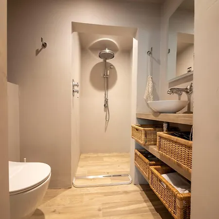Мини-отель Chic Redland - Great Location - Free Wifi *