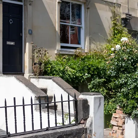 Chic Redland - Great Location - Free Wifi